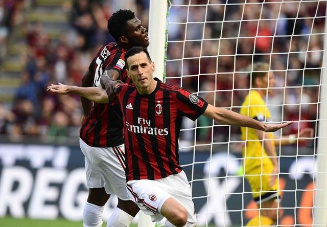  AC米兰防线送礼乌迪内斯爆冷取首胜  